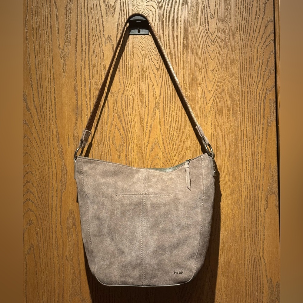 Sak Hobo bag with a slouchy silhouette soft suede in mushroom color - Picture 3 of 16